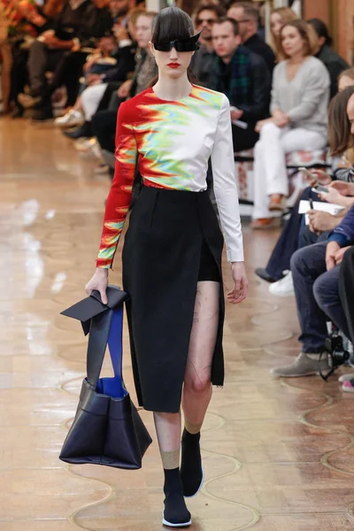 Look 18